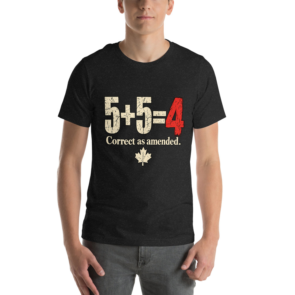 T-shirt noir chiné 5+5=4 porté par un modèle, aperçu officiel du devant fourni par Printful